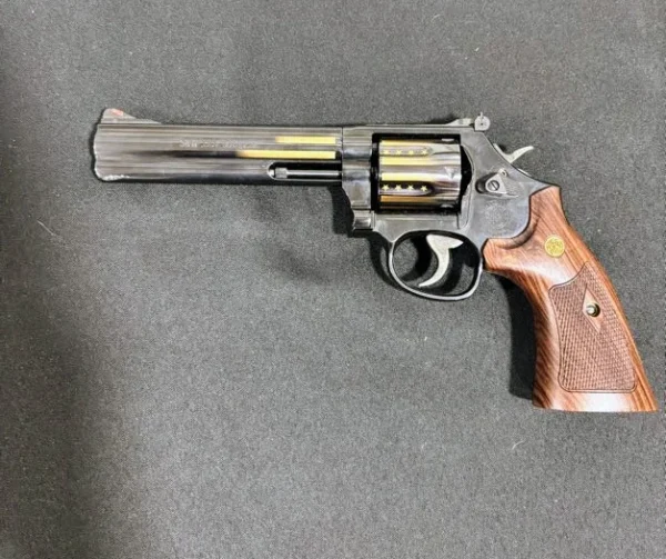 SOLD!!! Smith & Wesson Model 586-8 Special Edition(NRA & Flag Engraved) – .357 Magnum