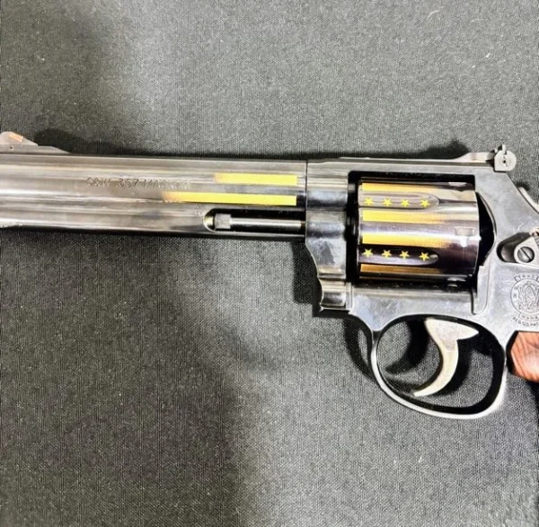 SOLD!!! Smith & Wesson Model 586-8 Special Edition(NRA & Flag Engraved) – .357 Magnum