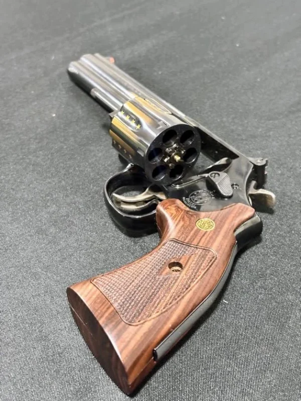 SOLD!!! Smith & Wesson Model 586-8 Special Edition(NRA & Flag Engraved) – .357 Magnum