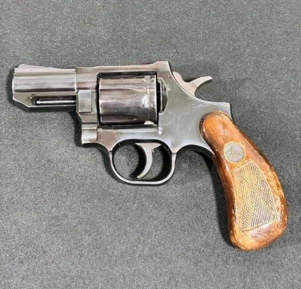SOLD!!! Dan Wesson Model 15-2 Snub-Nose Revolver – .357 Magnum